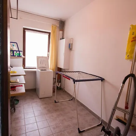 Haus Lily Nr.02 Bis Zu 6 Personen Davon Max. 2 Busum