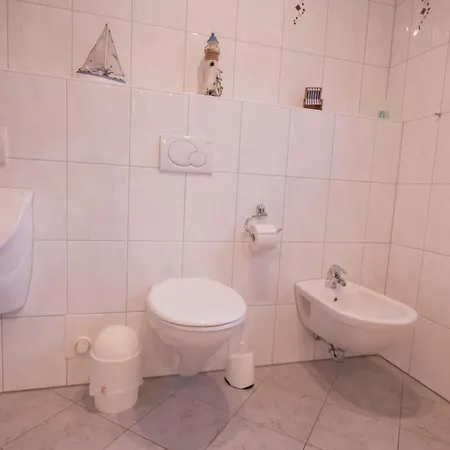 Haus Lily Nr.02 Bis Zu 6 Personen Davon Max. 2 Apartment Busum